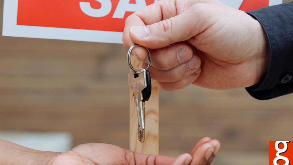 Scammer demands deposit for unauthorized home tour
